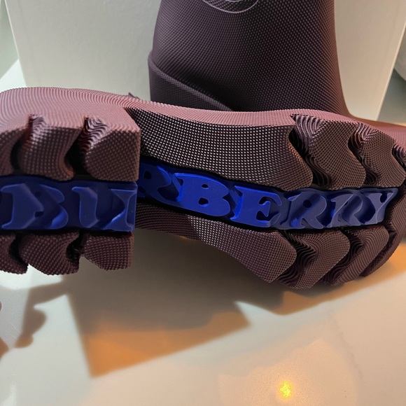 Burberry Marsh Textured Ankle Boot - New in box! Size 40 - Picture 4 of 14